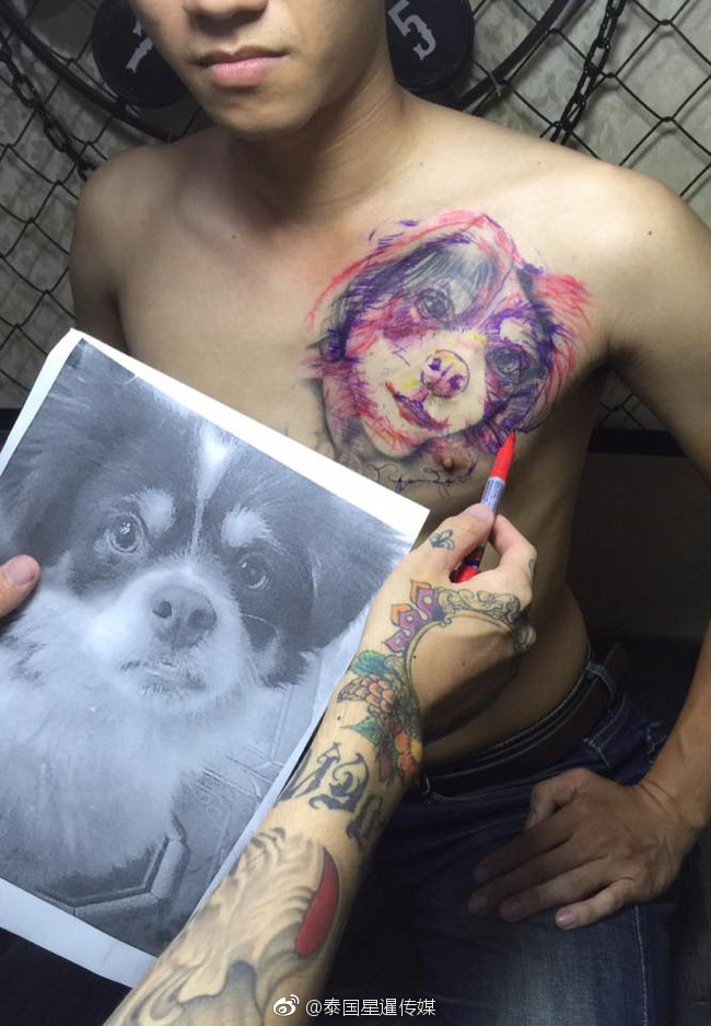 泰国男子和女友分手后 将胸口女友头像纹身改成狗